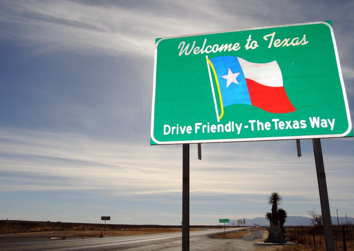 welcome to Texas road sign